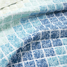 Cargar imagen en el visor de la galería, Medallion Ombre Reversible Quilt 3 Piece Set
