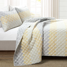 Load image into Gallery viewer, Medallion Ombre Reversible Quilt 3 Piece Set
