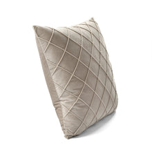 Carregar imagem no visualizador da galeria, Velvet Diamond Pintuck Decorative Pillow Cover
