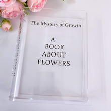 Cargar imagen en el visor de la galería, Literary Bloom Vase
