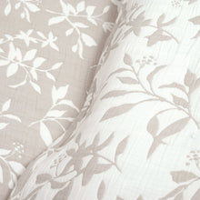 Cargar imagen en el visor de la galería, Floral Jacquard Reversible Soft Matelassé 3 Piece Quilt Set
