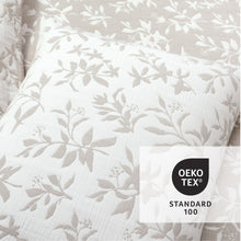 Cargar imagen en el visor de la galería, Floral Jacquard Reversible Soft Matelassé 3 Piece Quilt Set
