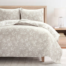 Load image into Gallery viewer, Floral Jacquard Reversible Soft Matelassé 3 Piece Quilt Set
