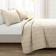 Carregar imagem no visualizador da galeria, Hexagon Honeycomb Textured Cotton Quilt 3 Piece Set
