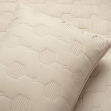 Cargar imagen en el visor de la galería, Hexagon Honeycomb Textured Cotton Quilt 3 Piece Set
