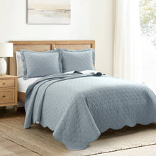 Cargar imagen en el visor de la galería, Coastal Chic Scalloped Edge Reversible Quilt 3 Piece Set
