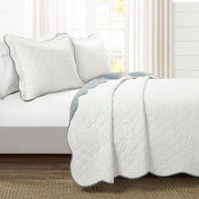 Cargar imagen en el visor de la galería, Coastal Chic Scalloped Edge Reversible Quilt 3 Piece Set
