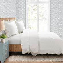 Cargar imagen en el visor de la galería, Coastal Chic Scalloped Edge 3 Piece Comforter Set
