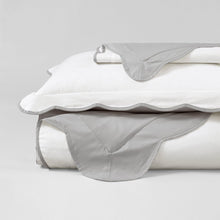 Cargar imagen en el visor de la galería, Coastal Chic Scalloped Edge 100% Cotton Reversible Duvet Cover Set
