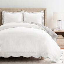 Cargar imagen en el visor de la galería, Coastal Chic Scalloped Edge 100% Cotton Reversible Duvet Cover Set
