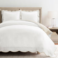 Cargar imagen en el visor de la galería, Coastal Chic Scalloped Edge 100% Cotton Reversible Duvet Cover Set
