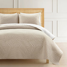 Cargar imagen en el visor de la galería, Isla Embroidered Leaf Reversible Cotton Quilt 3 Piece Set
