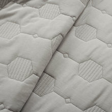 Cargar imagen en el visor de la galería, Hexagon Honeycomb Textured Cotton Quilt 3 Piece Set
