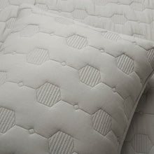 Cargar imagen en el visor de la galería, Hexagon Honeycomb Textured Cotton Quilt 3 Piece Set
