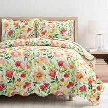 Cargar imagen en el visor de la galería, Leilani Watercolor Scallop Edged Floral 3 Piece Quilt Set
