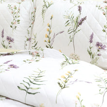 Load image into Gallery viewer, Watercolor Wildflower Scallop Edge Floral 3 Piece Quilt Set
