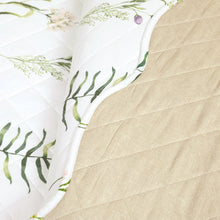 Load image into Gallery viewer, Watercolor Wildflower Scallop Edge Floral 3 Piece Quilt Set
