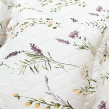 Load image into Gallery viewer, Watercolor Wildflower Scallop Edge Floral 3 Piece Quilt Set
