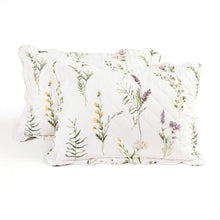 Load image into Gallery viewer, Watercolor Wildflower Scallop Edge Floral 3 Piece Quilt Set
