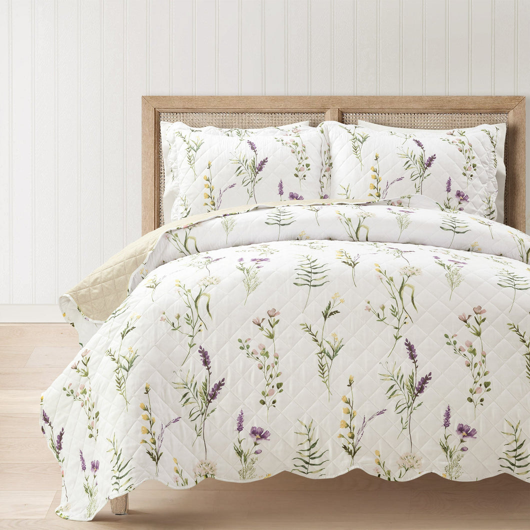 Watercolor Wildflower Scallop Edge Floral 3 Piece Quilt Set