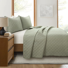 Carregar imagem no visualizador da galeria, Ava Diamond Oversized Cotton Quilt Set
