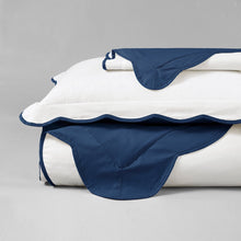 Cargar imagen en el visor de la galería, Coastal Chic Scalloped Edge 100% Cotton Reversible Duvet Cover Set
