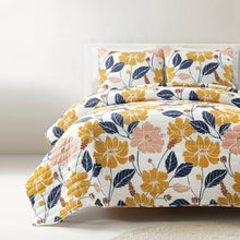 Load image into Gallery viewer, Lucia Abstract Floral Cotton Quilt Set
