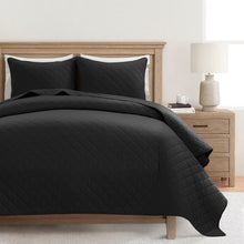 Carregar imagem no visualizador da galeria, Ava Diamond Oversized Cotton Quilt Set
