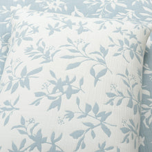 Cargar imagen en el visor de la galería, Floral Jacquard Reversible Soft Matelassé 3 Piece Quilt Set
