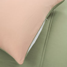 Cargar imagen en el visor de la galería, Oslo Soft Reversible Quilted Comforter Set
