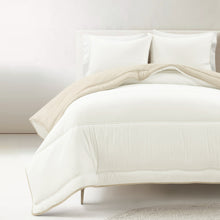 Carregar imagem no visualizador da galeria, Oslo Soft Reversible Quilted Comforter Set
