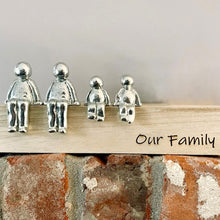 Carregar imagem no visualizador da galeria, Family Figurines
