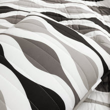 Carregar imagem no visualizador da galeria, Mid Century Geo Reversible Quilt 3 Piece Set
