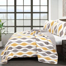 Carregar imagem no visualizador da galeria, Mid Century Geo Reversible Quilt 3 Piece Set
