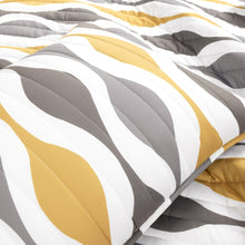 Carregar imagem no visualizador da galeria, Mid Century Geo Reversible Quilt 3 Piece Set
