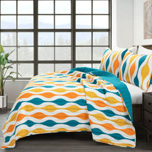 Cargar imagen en el visor de la galería, Mid Century Geo Reversible Quilt 3 Piece Set
