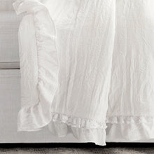 Carregar imagem no visualizador da galeria, Ella Ruffle Lace Throw
