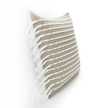 Cargar imagen en el visor de la galería, Linear Tassel Cotton Decorative Pillow Cover
