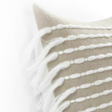 Cargar imagen en el visor de la galería, Linear Tassel Cotton Decorative Pillow Cover
