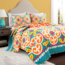 Load image into Gallery viewer, Boho Floral Reversible 3 Piece Quilt Set
