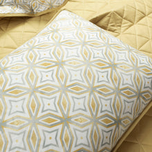 Carregar imagem no visualizador da galeria, Mid Century Modern Geo Reversible Quilt 3 Piece Set
