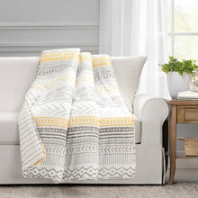 Carregar imagem no visualizador da galeria, Hygge Geo Throw
