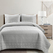 Carregar imagem no visualizador da galeria, Hygge Geo Quilt 3 Piece Set
