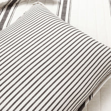 Cargar imagen en el visor de la galería, Farmhouse Stripe Reversible Cotton Quilt Set
