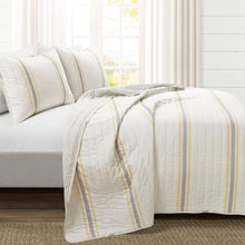 Carregar imagem no visualizador da galeria, Farmhouse Stripe Reversible Cotton Quilt Set
