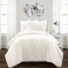 Carregar imagem no visualizador da galeria, Emma Faux Fur Comforter Set
