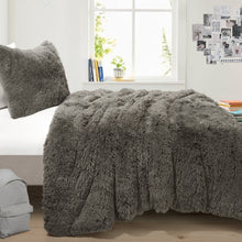 Carregar imagem no visualizador da galeria, Emma Faux Fur Comforter Set
