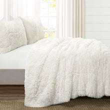 Cargar imagen en el visor de la galería, Emma Faux Fur Comforter Set
