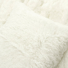 Cargar imagen en el visor de la galería, Emma Faux Fur Comforter Set
