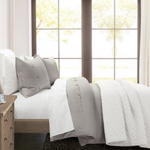 Cargar imagen en el visor de la galería, Belgian Flax Linen Rich Cotton Blend Duvet Cover 3 Piece Set
